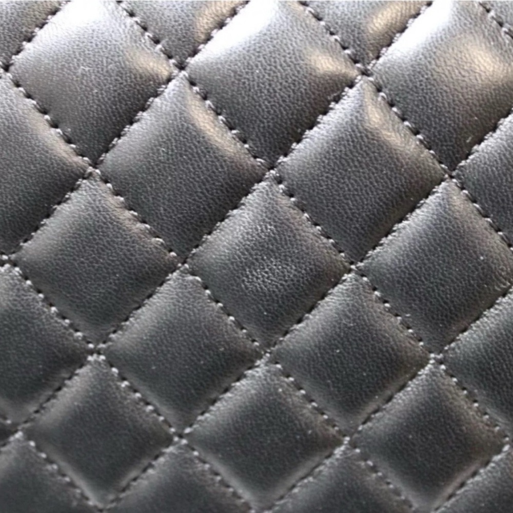 Chanel Medium boy Bag - Picture 15 of 16
